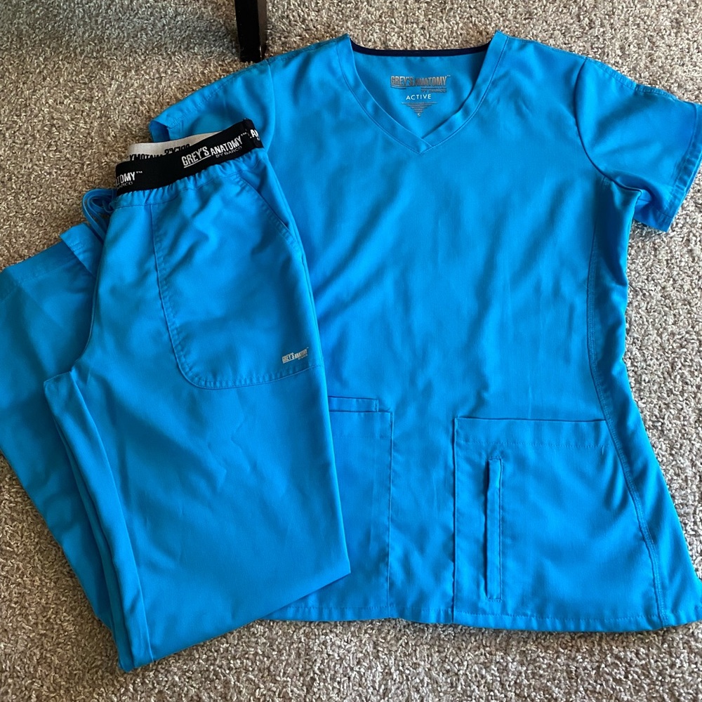Greys anatomy women’s scrubs size small